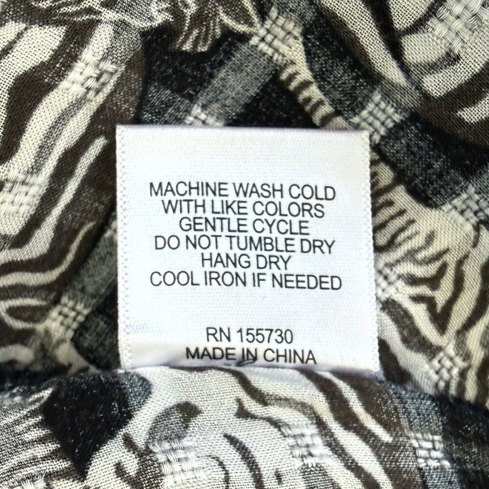 Jane + Delancey Zebra Print Rayon Button Front Blouse Jacquard Weave Sz Medium - Picture 11 of 12